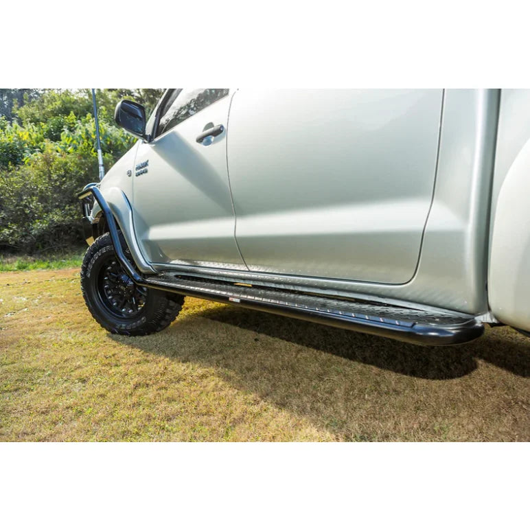 Silver pickup truck with Rockarmor Brushbar in premium steel for Toyota Hilux 2005+