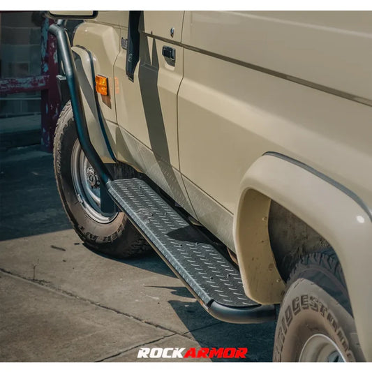 Off-road steel checker plate side step for Toyota Landcruiser 78 Series V8 Troop Carrier